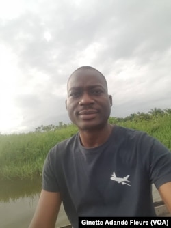 Roberts Nougbologni, l'un des jeunes pisciculteurs les plus en vue au Bénin, le 1er juin 2018. (VOA/Ginette Adandé Fleure)