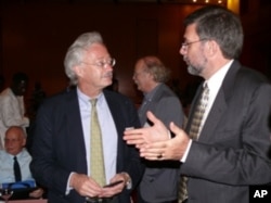 Paul Herrling in a discussion with symposium attendee