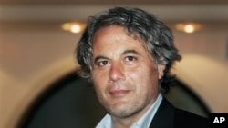 Tướng Manaf Tlass, người đã đào thoát sang Pháp