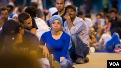 Hundreds Avoiding Hungary Stream into Croatia