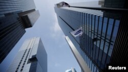 A building of Samsung Electronics (R) is seen in Seoul, South Korea, Nov. 8, 2016.