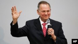 Calon anggota Senat partai Republik, Roy Moore
berbicara di Jackson, Alabama (foto: dok).