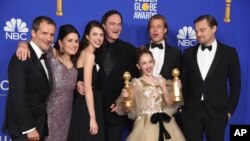 El elenco de "Once Upon a Time in Hollywood" durante la 77 ceremonia anual de los premios Globos de Oro.