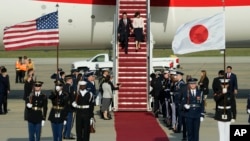 ཉི་ཧོང་གི་སྲིད་བློན་ཀི་ཤཱི་དྷ་ཨ་མི་རི་ཀར་རྒྱལ་དོན་འཚམས་འདྲིར་ཕེབས་པའི་སྐབས་