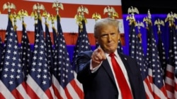 ARCHIVO - El candidato presidencial republicano y expresidente estadounidense Donald Trump sube al escenario para dirigirse a sus partidarios en su comando electoral, el 6 de noviembre de 2024 en la Florida. 