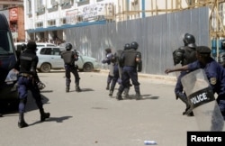 Riot police attempt to disperse supporters of DRC’s opposition presidential candidate Moise Katumbi as they escort him to the prosecutor's office in Lubumbashi, the capital of Katanga province, May 13, 2016.