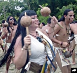 Ana Maria Tekina-Eiru Maynard participates in a ceremony in Puerto Rico.
