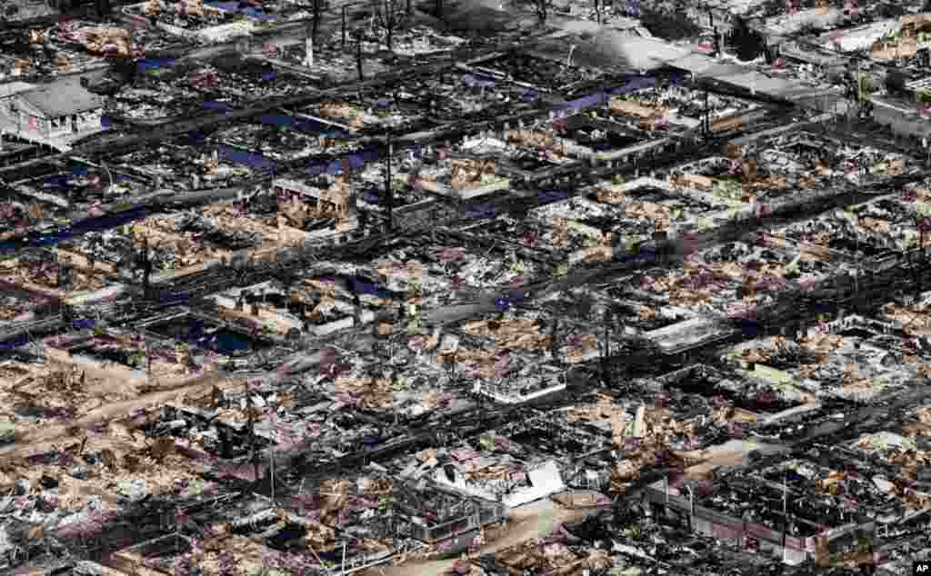 Khu d&acirc;n cư Breezy Point, New York, từ tr&ecirc;n kh&ocirc;ng ng&agrave;y 31 th&aacute;ng 10, 2012, nơi m&agrave; hơn 50 căn nh&agrave; đ&atilde; bị thi&ecirc;u rụi v&igrave; b&atilde;o.