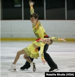 Владислава Рибка з партнером на змаганнях серед юніорів