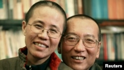 Bà Lưu Hà (trái) và ông Lưu Hiểu Ba