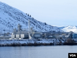 Alcoa's Wenatchee Works shut down indefinitely at the beginning of January, Jan. 20, 2016. (T. Banse/VOA)