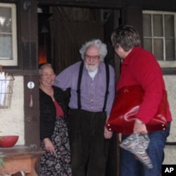 Philip and Midori Kono Theil bid goodbye to NEST director Judy Kinney.