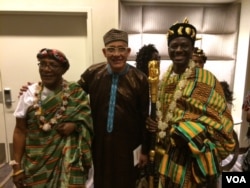 Well-known designer Alphadi (center) with Ivorian and Ghanaens, (Mariama Diallo/VOA).