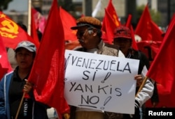 A man holds up a placard during a protest of civil organizations in support of Venezuelan President Nicolas Maduro's government, in Mexico City, Mexico, Aug. 12, 2017. "! Yes to Venezuela! and Not, Yankee!"