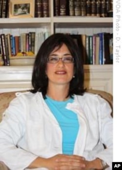 Debbie Levin, of South Africa's Postnatal Depression Support Association, says depressed mothers are at risk of suicide if left untreated.