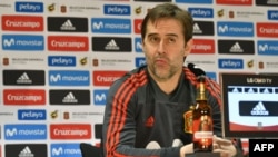 L'entraîneur espagnol Julen Lopetegui lors d'une conférence de presse de l'Espagne à Duesseldorf, en Allemagne, le 22 mars 2018.