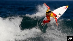 عکس آرشیوی از موج سواری زنان در سواحل پرتغال 