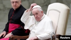 Pope Francis arrives at the Paul VI Hall for the weekly general audience, keeping a distance from faithful due to the coronavirus disease, at the Vatican, Oct. 21, 2020. (Reuters)