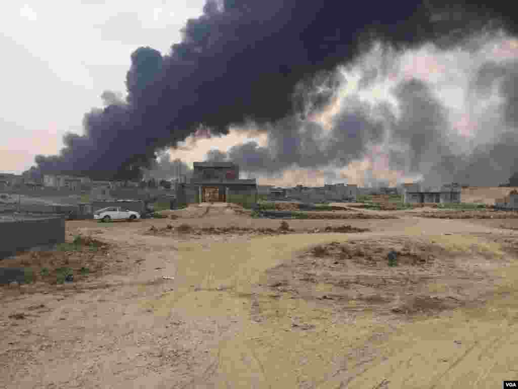 Just days ago, Islamic State militants were operating on the outskirts of Qayyarah setting fire to oil wells they controlled only a month ago, Oct. 24, 2016. (H. Murdock/VOA)