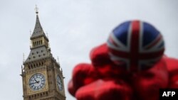 Körfez İşbirliği Ülkeleri’ne dahil Arap ülkeleri vatandaşları ve Ürdünlüler 10 sterlin karşılığında İngiltere’ye giriş serbestliğine kavuşacak. 