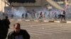 Pasukan Keamanan Tembakkan Gas Mata Terhadap Demonstran di Irak