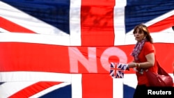 A loyalist marches past a Union flag during a pro-Union rally in Edinburgh, Scotland September 13, 2014. 