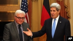 German Foreign Minister Frank-Walter Steinmeier , left, and U.S. Secretary of State John Kerry, meet during closed-door nuclear talks with Iran in Vienna, Nov. 22, 2014. 