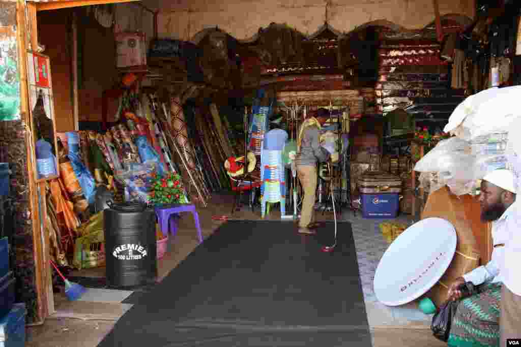 This refugee shop owner continues with his business despite the Kenyan government directives to close down the camp, Dadaab, Kenya, April 24, 2015. (Mohammed Yusuf/VOA).