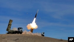 Phi đạn Sayyad 2 được hệ thống phòng không Talash Iran phóng đi trong một cuộc tập trận (ảnh do quân đội Iran cung cấp ngày 5/11/2018)