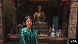 Hướng dẫn viên viện bảo tàng Tashi Pelden cho rằng mình nằm trong số những người trẻ may mắn có được việc làm.