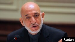 Tổng thống Afghanistan Hamid Karzai phát biểu trong 1 cuộc họp báo tại New Delhi, 14/12/2013