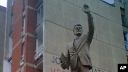 US Secretary of State Hillary Clinton visits the Bill Clinton statue in Pristina, accompanied by US Ambassador to Kosovo Christopher Dell, 13 Oct 2010