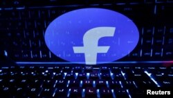 FOTO DE ARCHIVO: Ilustración muestra logotipo de Facebook sobre un teclado, el 21 de febrero de 2023. REUTERS/Dado Ruvic/Illustration/File Photo
