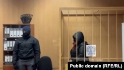 FILE - Russian journalist Nika Novak, right, appears in a Moscow courtroom after her arrest in December 2023. (RFE/RL photo/Public domain)