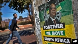 Affiche électorale de l’ANC, dans le canton de Soweto de Johannesburg, Afrique du Sud le vendredi 9 mai 2014. 