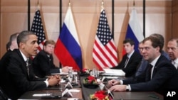 President Barack Obama meets with President Dmitry Medvedev of Russia on the sidelines of the APEC summit in Yokohama, Japan, 14 Nov 2010