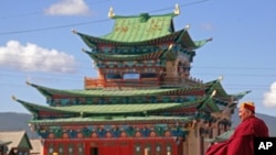 Buddhist monks walk near a Buddhist temple in Ulan Ude, about 70 kilometers southeast of Lake Baikal, July 31, 2008 (file photo)
