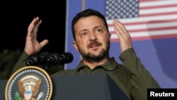 «Наратив, що «українці переслідують євреїв» не дуже працює, коли на чолі країни президент-єврей», – каже керівник проєкту Ukraine Freedom Project Стівен Мур. На фото – президент України Володимир Зеленський на в Італії, 13 червня 2024 року. REUTERS