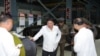Foto yang dirilis oleh kantor berita Korea Utara KCNA pada 14 Agustus 2023 menunjukkan Kim Jong-un (tengah) berkunjung ke sebuah pabrik senjata di Korea Utara. (Foto: AFP/KCNA via KNS)