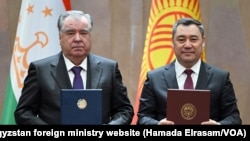 از راست به چپ: سدیر جپاروف، رییس جمهور قرقیزستان و امام علی رحمان، رییس جمهور تاجیکستان