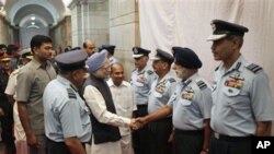 Indian Prime Minister Manmohan Singh meets Indian Air Force commanders at the start of the annual combined commanders conference of the armed forces in New Delhi, 13 Sep 2010