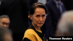Penasihat Negara Myanmar Suu Kyi menghadiri sesi pembukaan KTT ASEAN ke-31 di Manila. (Foto: Reuters)