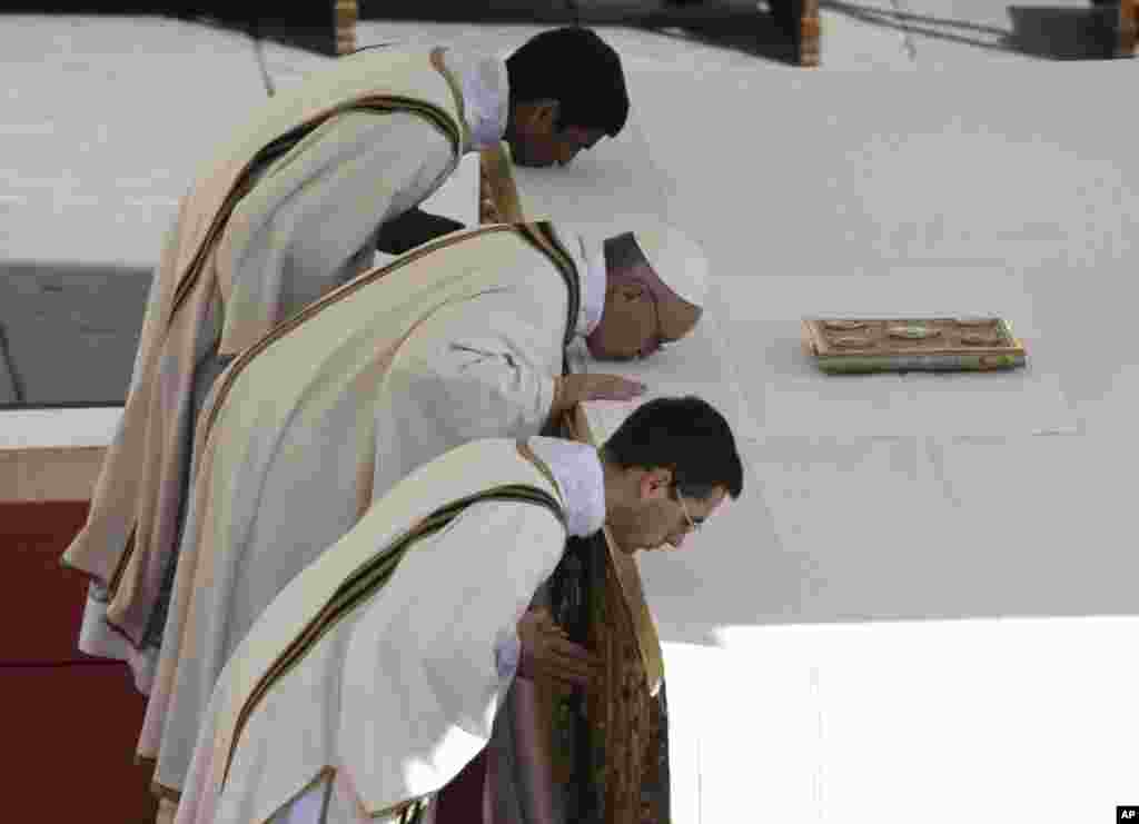 Pope Francis celebrates his inaugural mass in Saint Peter&#39;s Square at the Vatican, March 19, 2013.