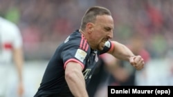 Franck Ribéry célèbre son but lors du match contre Stuttgart, Allemagne, le 9 avril 2016.
