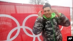 Atlet ski Timor Leste Yohan Goncalves Goutt di Krasnaya Polyana, Rusia (17/2). (AP/Christophe Ena)