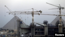 Construction is seen at the new museum in front of the Giza pyramids area, on the outskirts of Cairo, Egypt, May 18, 2015. 