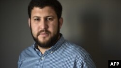 David Smolansky posa para una foto luego de una entrevista con AFP en Washington DC, el 24 de noviembre de 2017.