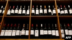 Prodavnica francuskih vina u Parizu, arhivska fotografija (Thomas SAMSON / AFP)