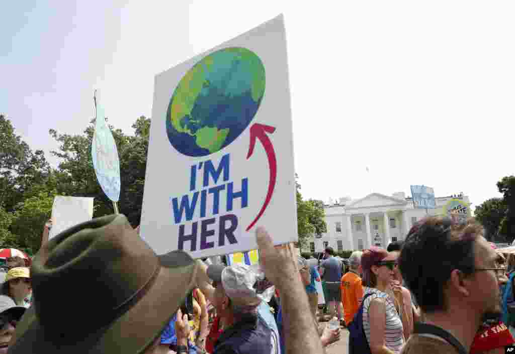 Participants walk along Pennsylvania Ave., in front of the White House in Washington, during a demonstration and march, April 29, 2017. Thousands of people gather across the country to march in protest of President Donald Trump&#39;s environmental policies, which have included rolling back restrictions on mining, oil drilling and greenhouse gas emissions at coal-fired power plants.