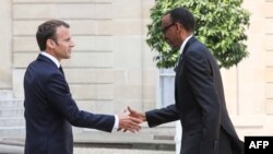 France's President Emmanuel Macron, left, welcomes Rwanda's President Paul Kagame upon his arrival at the Elysee presidential palace in Paris, France, May 23, 2018.